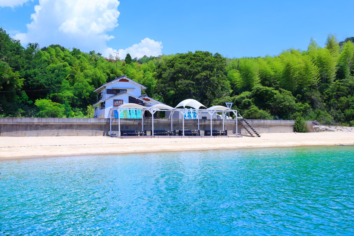 海から見た海の家LOKAHI